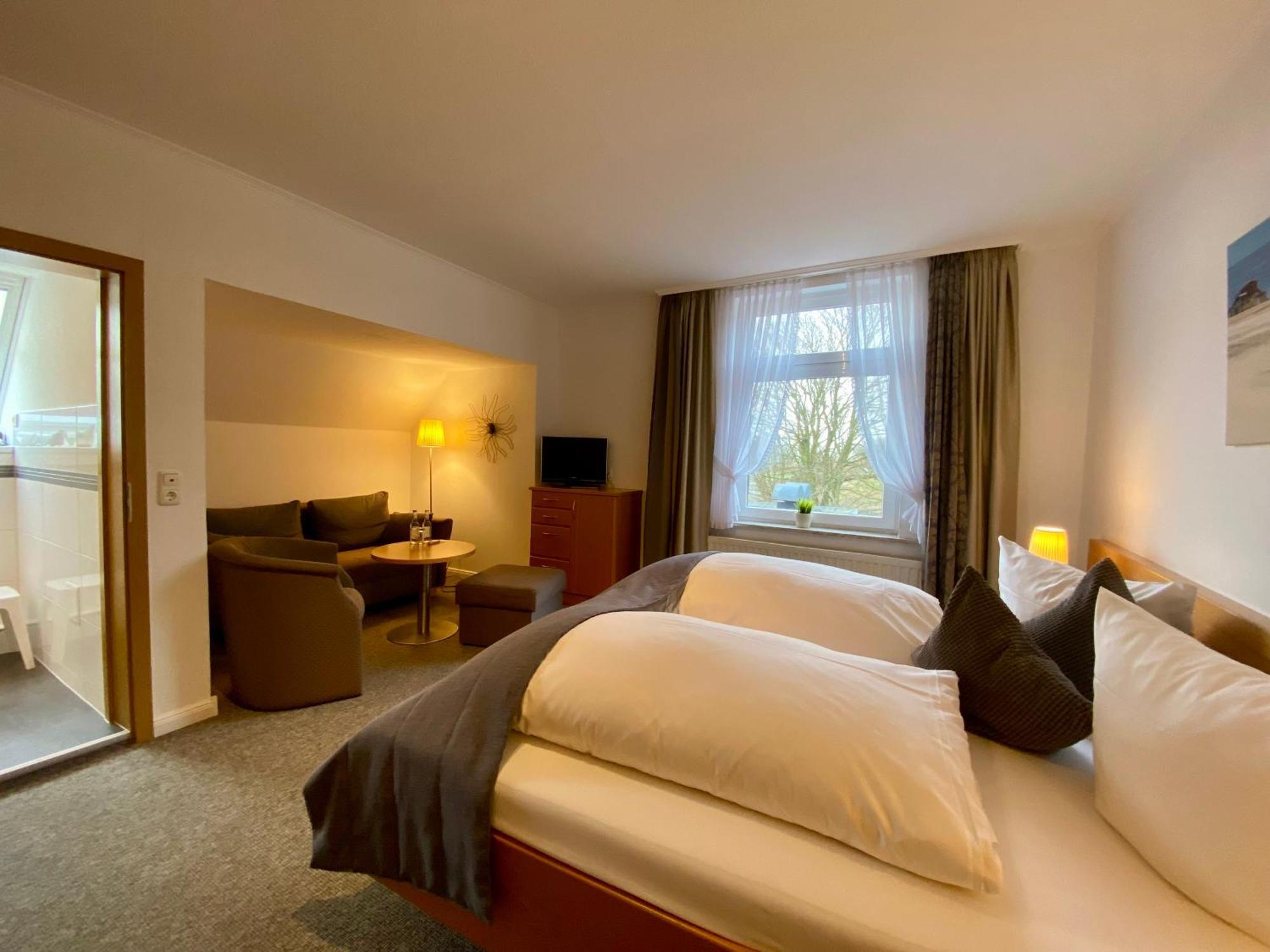 Kirchspielkrug Landhotel & Restaurant Westerhever Buitenkant foto